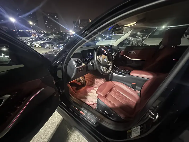 2024 BMW i3 eDrive 35L — interior photograph 6 of 9