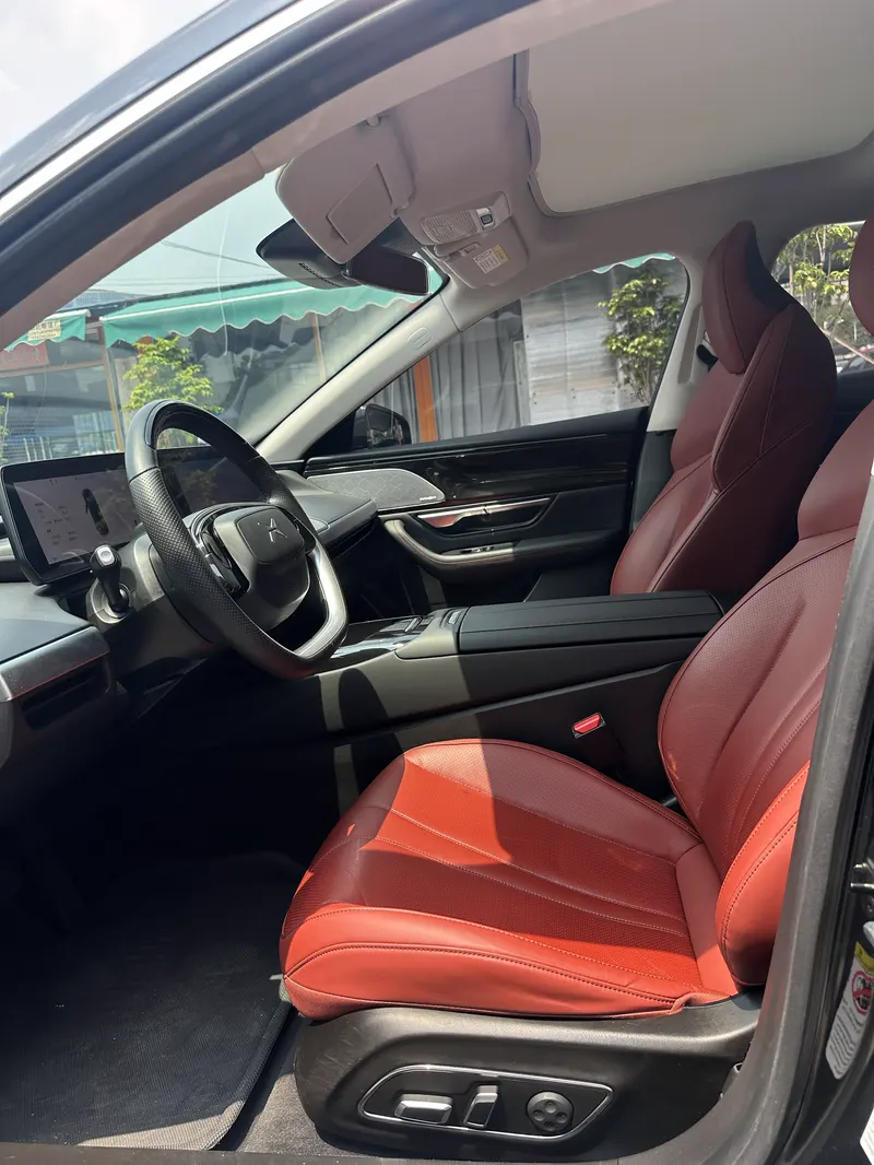 2022 XPeng P7 670G — interior photograph 4 of 9