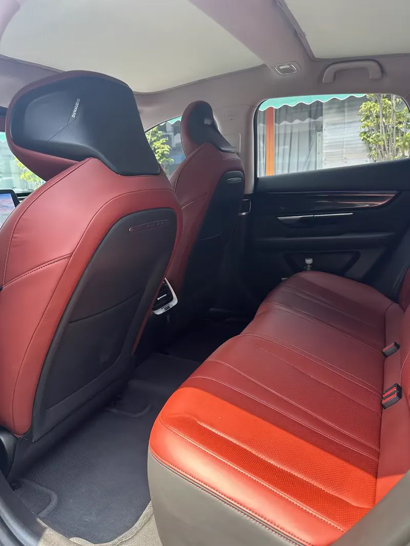 2022 XPeng P7 670G — interior photograph 6 of 9