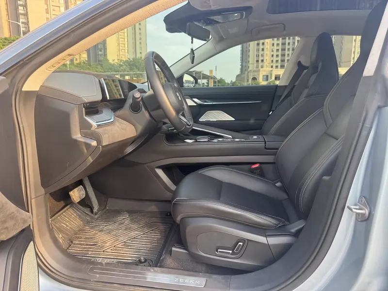 2021 Zeekr 001 WE Long Range Single Motor — interior photograph 4 of 9