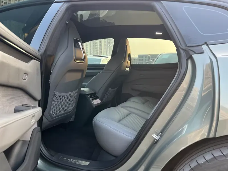 2024 Zeekr 001 WE 95kWh AWD — interior photograph 5 of 9