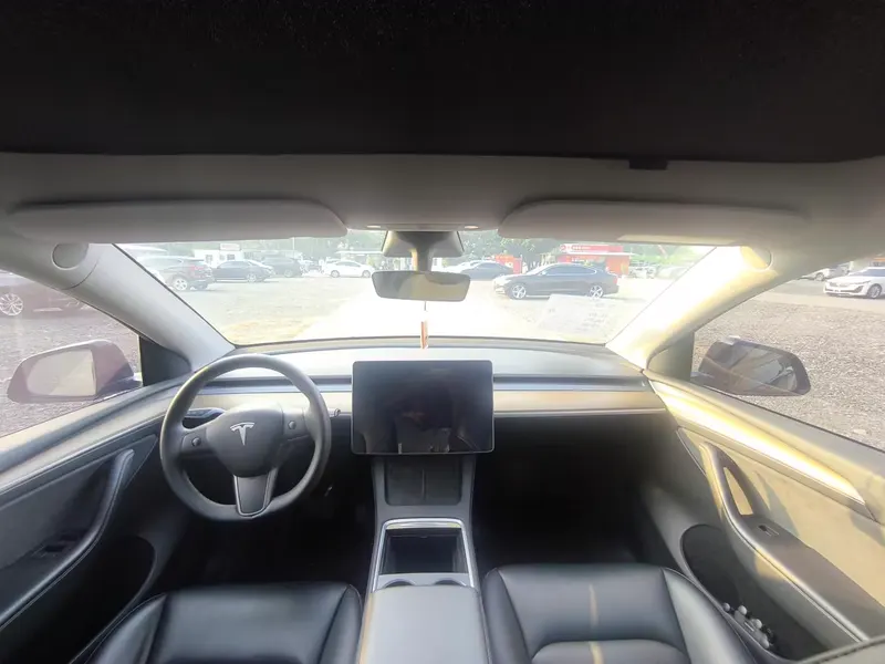 2021 Tesla Model Y Standard Range RWD — interior photograph 6 of 9
