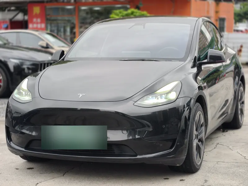 2022 Tesla Model Y RWD, front three-quarter view