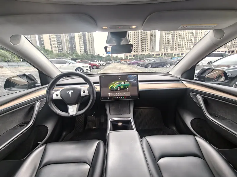 2022 Tesla Model Y RWD — interior photograph 4 of 9