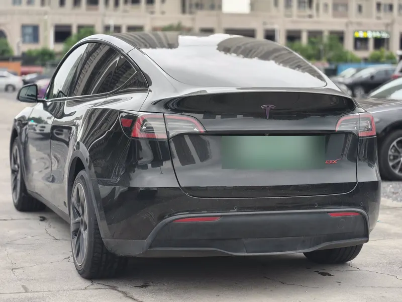 2022 Tesla Model Y RWD — exterior photograph 7 of 9