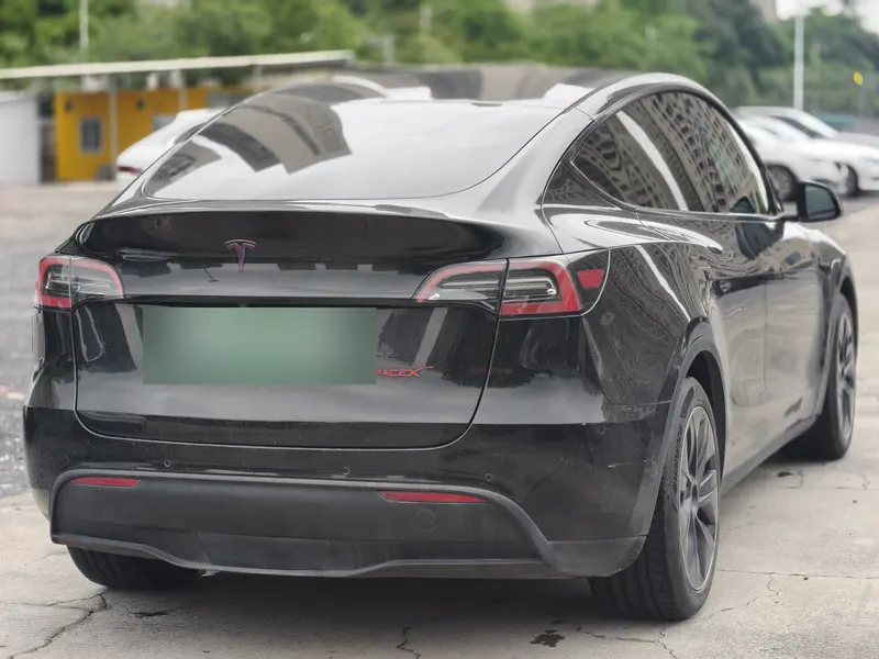 2022 Tesla Model Y RWD — exterior photograph 8 of 9