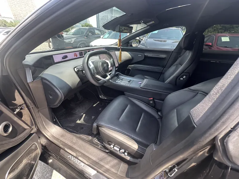 2024 Avatr 12 700 Triple-Lidar RWD — interior photograph 5 of 9
