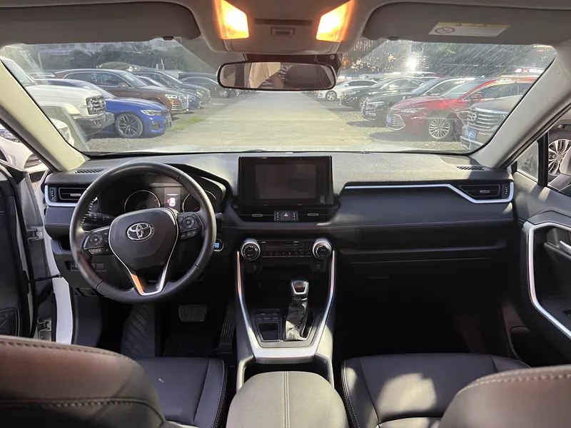 2022 Toyota Wildlander 2.0L CVT FWD Luxury PLUS — interior photograph 4 of 9