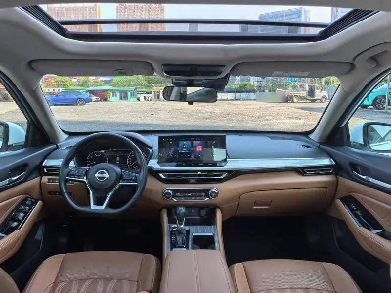 2022 Nissan Teana 2.0T XL — interior photograph 4 of 9
