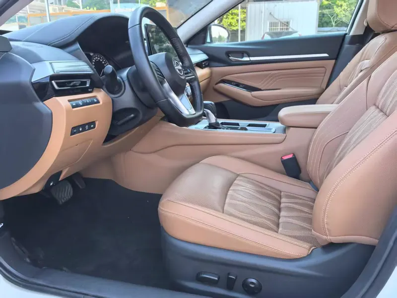 2022 Nissan Teana 2.0T XL — interior photograph 5 of 9