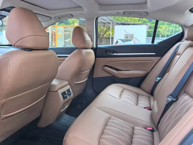 2022 Nissan Teana 2.0T XL — interior photograph 6 of 9