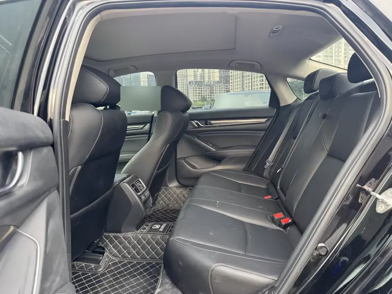 2022 Honda Accord 260TURBO Phantom Premium — interior photograph 5 of 9