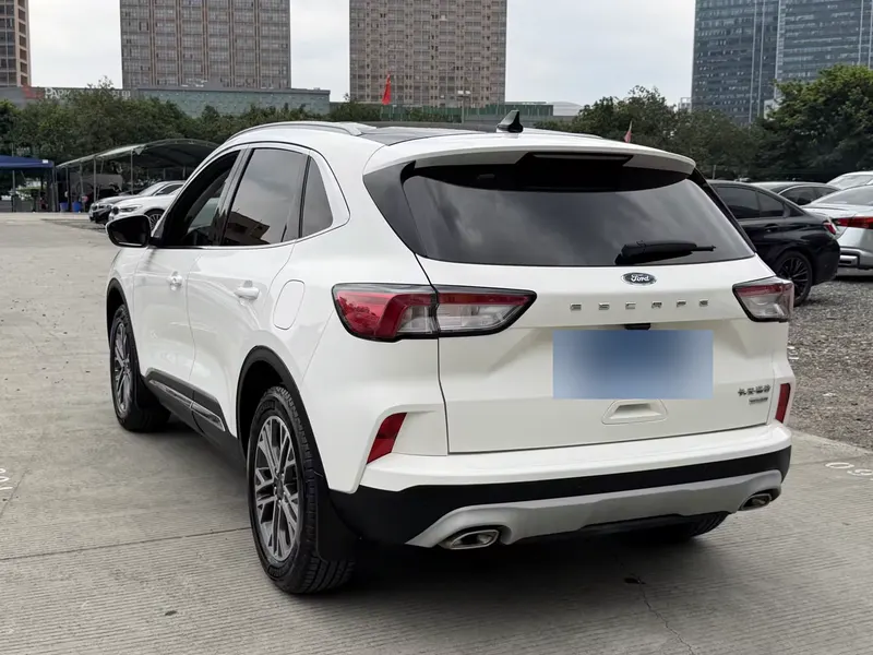 2020 Ford Escape EcoBoost 245 FWD — exterior photograph 7 of 9