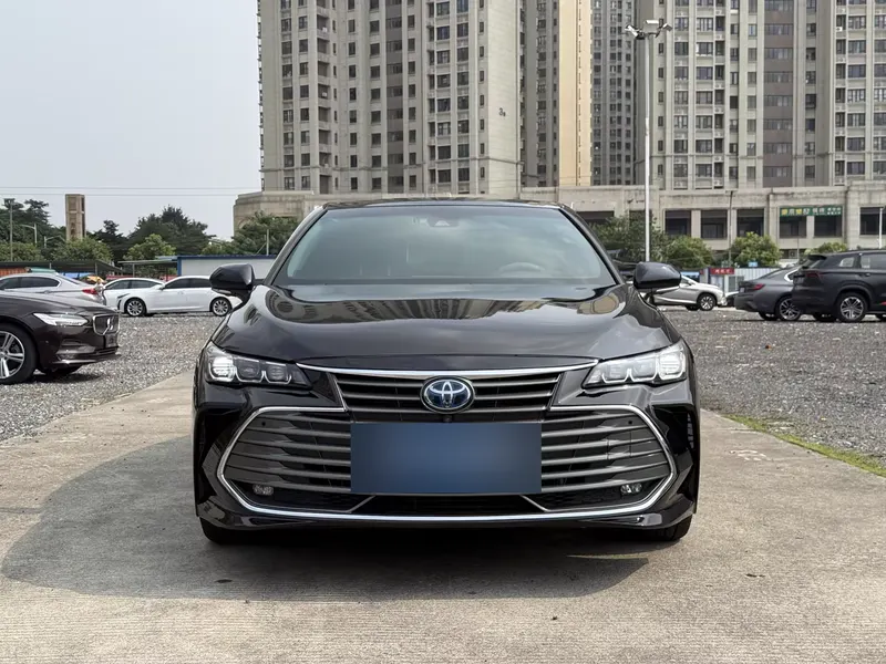 2019 Toyota Avalon Hybrid 2.5L Limited China VI — exterior photograph 1 of 9