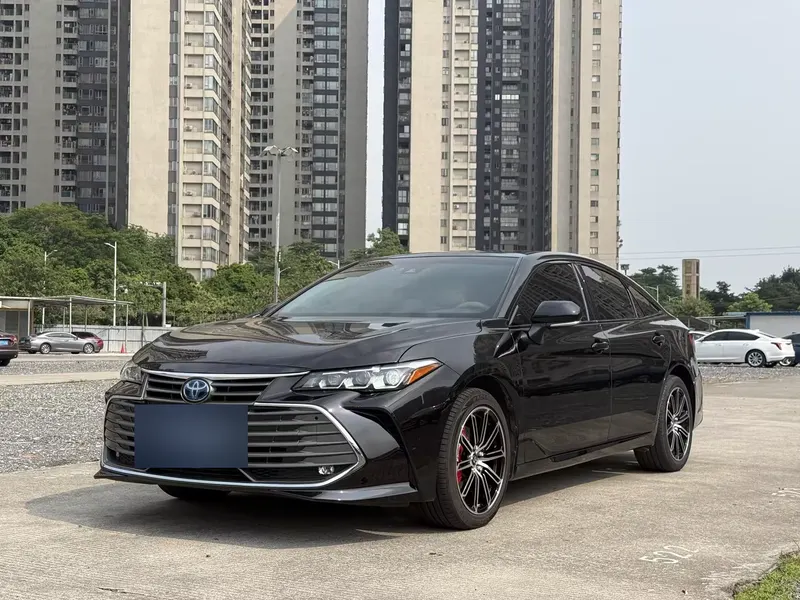 2019 Toyota Avalon Hybrid 2.5L Limited China VI, front three-quarter view