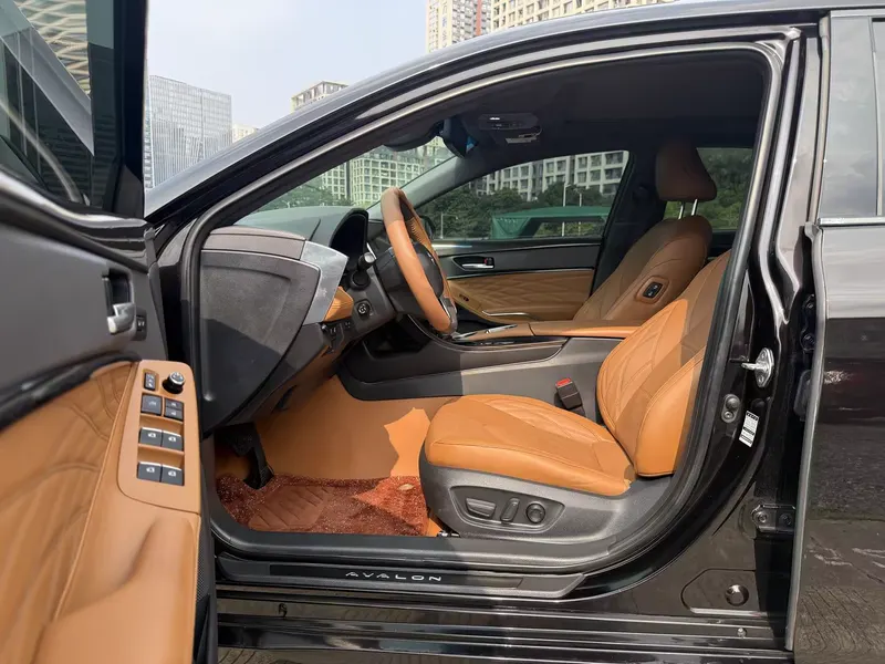 2019 Toyota Avalon Hybrid 2.5L Limited China VI — interior photograph 4 of 9