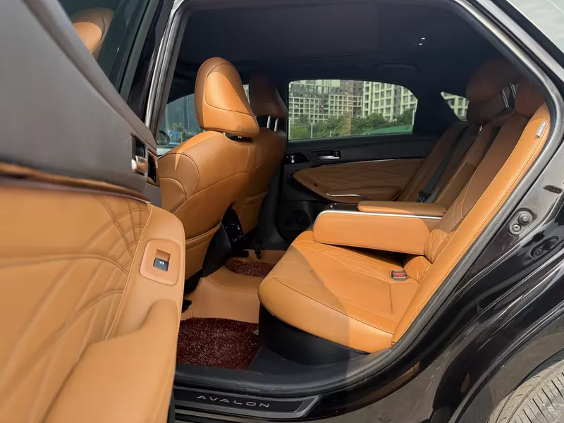 2019 Toyota Avalon Hybrid 2.5L Limited China VI — interior photograph 5 of 9