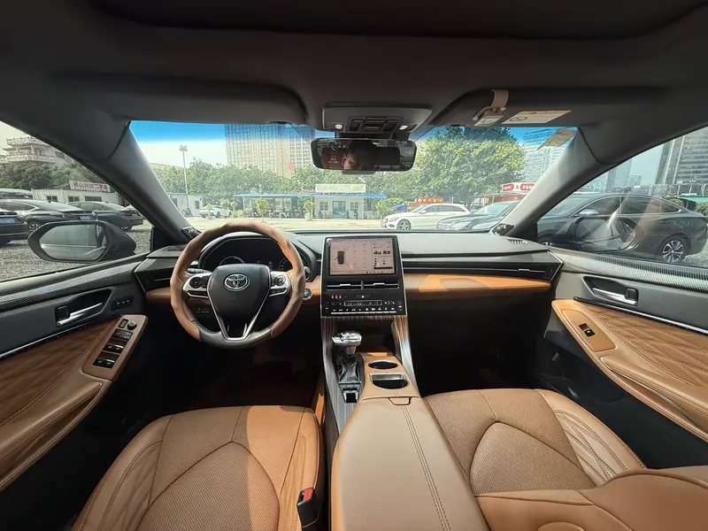 2019 Toyota Avalon Hybrid 2.5L Limited China VI — interior photograph 6 of 9