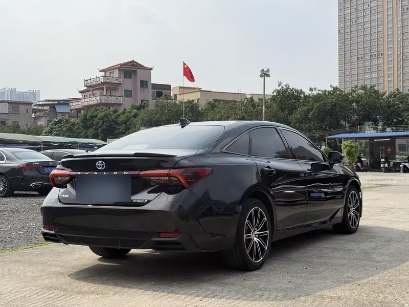 2019 Toyota Avalon Hybrid 2.5L Limited China VI — exterior photograph 7 of 9