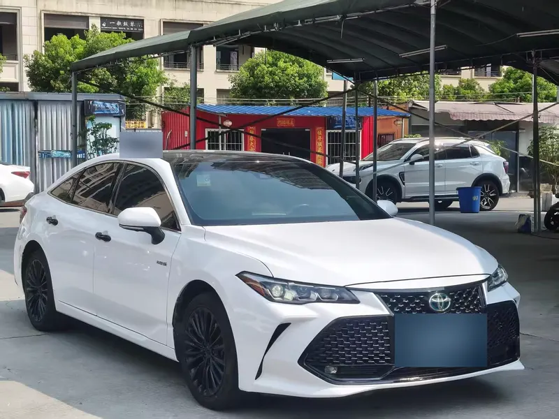 2019 Toyota Avalon Hybrid 2.5L XLE — exterior photograph 3 of 9
