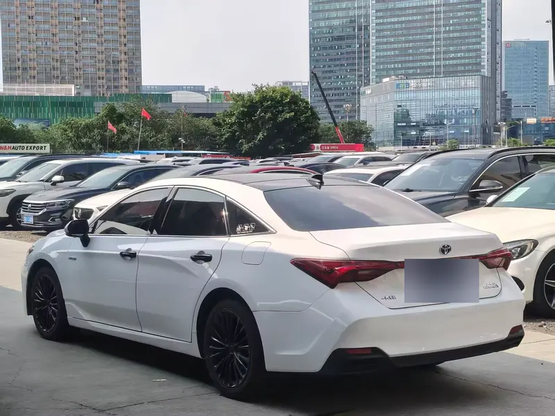 2019 Toyota Avalon Hybrid 2.5L XLE — exterior photograph 7 of 9