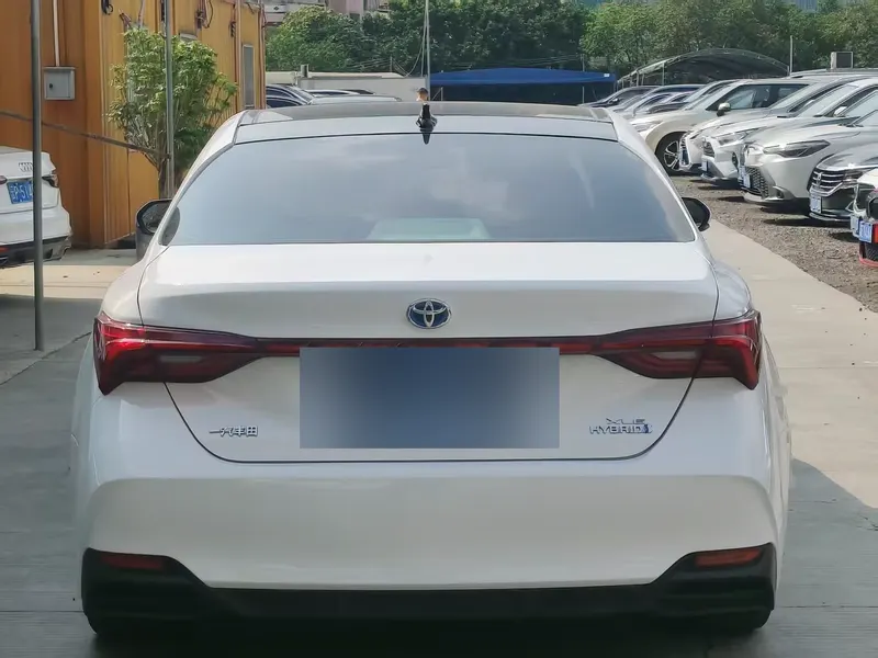 2019 Toyota Avalon Hybrid 2.5L XLE — exterior photograph 9 of 9