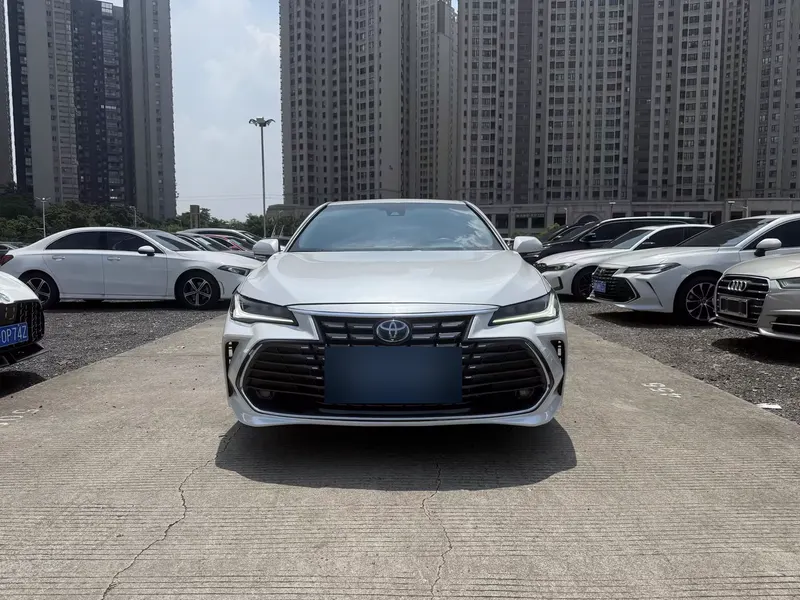2023 Toyota Avalon Hybrid 2.5L — exterior photograph 1 of 9