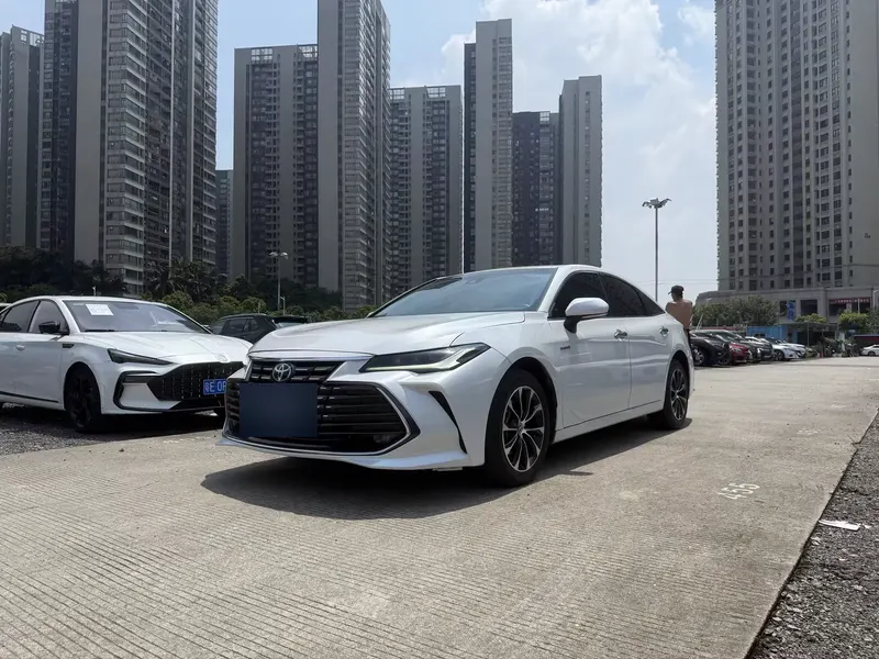 2023 Toyota Avalon Hybrid 2.5L, front three-quarter view