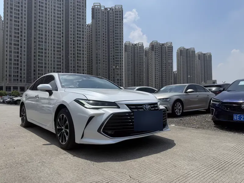 2023 Toyota Avalon Hybrid 2.5L — exterior photograph 3 of 9