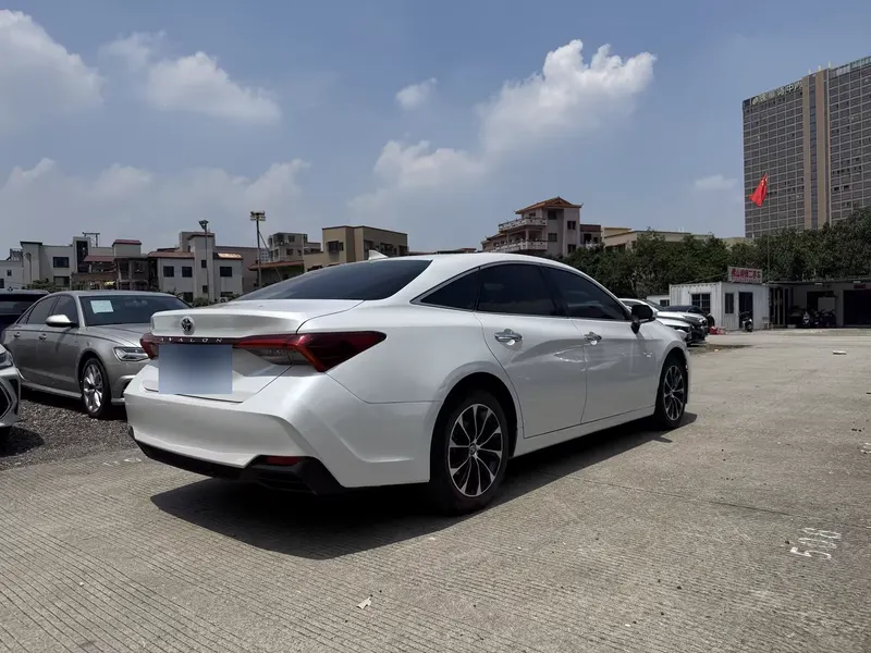 2023 Toyota Avalon Hybrid 2.5L — exterior photograph 8 of 9