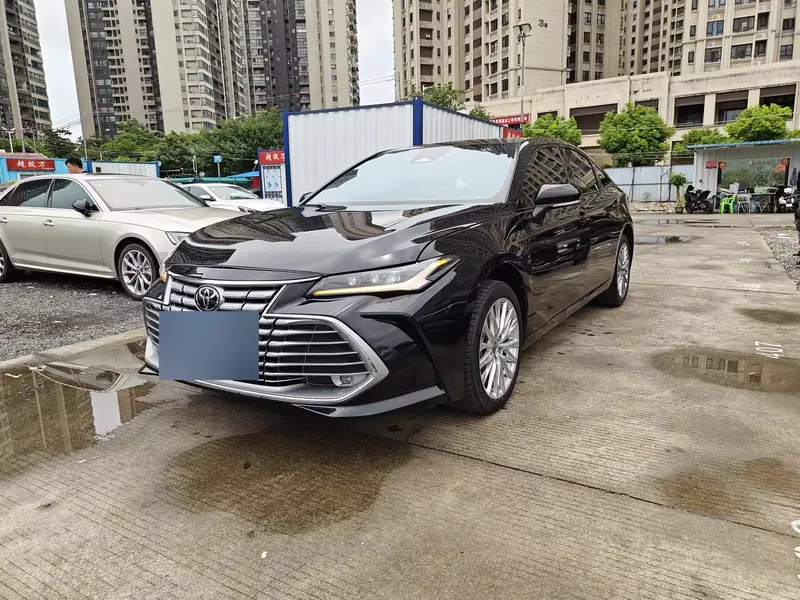 2024 Toyota Avalon Hybrid 2.0L Luxury, front three-quarter view
