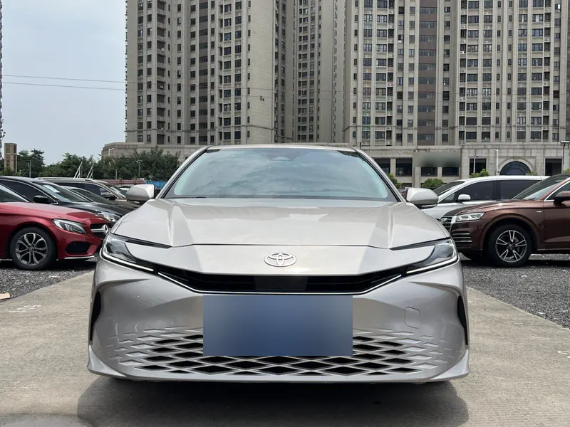 2024 Toyota Camry Hybrid 2.0HE Elite — exterior photograph 1 of 9