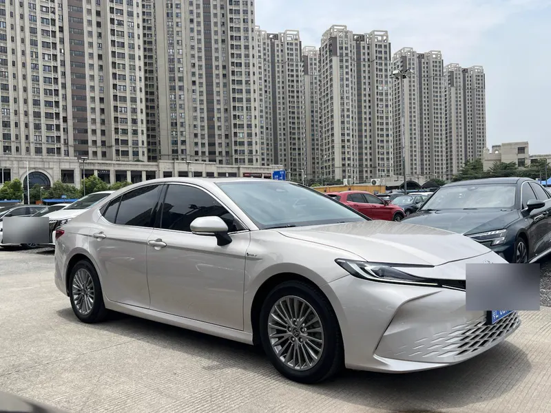 2024 Toyota Camry Hybrid 2.0HE Elite — exterior photograph 3 of 9