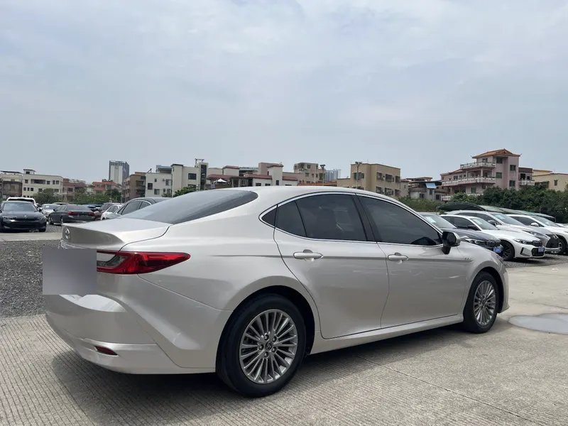 2024 Toyota Camry Hybrid 2.0HE Elite — exterior photograph 7 of 9