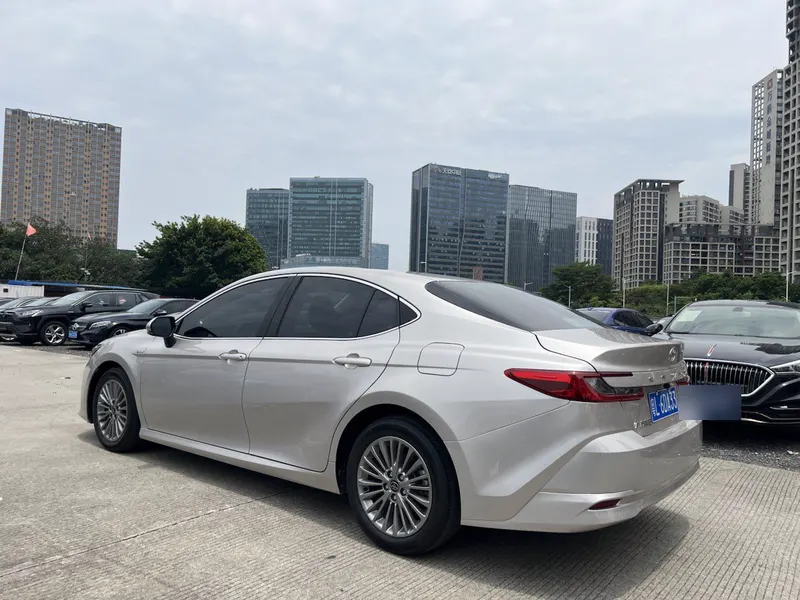 2024 Toyota Camry Hybrid 2.0HE Elite — exterior photograph 8 of 9