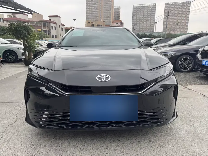 2024 Toyota Camry Hybrid 2.0HGVP Luxury — exterior photograph 1 of 9