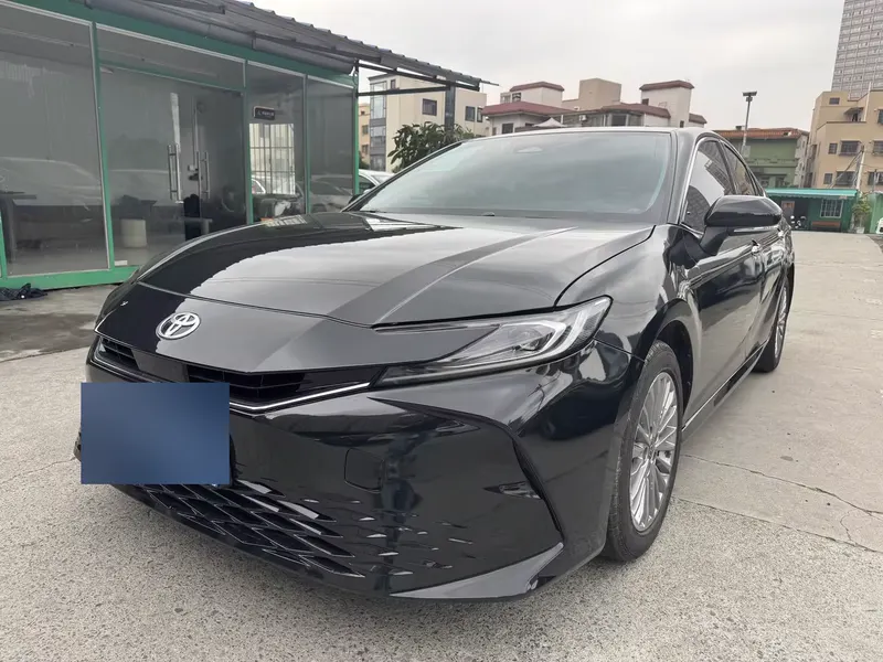 2024 Toyota Camry Hybrid 2.0HGVP Luxury — exterior photograph 3 of 9