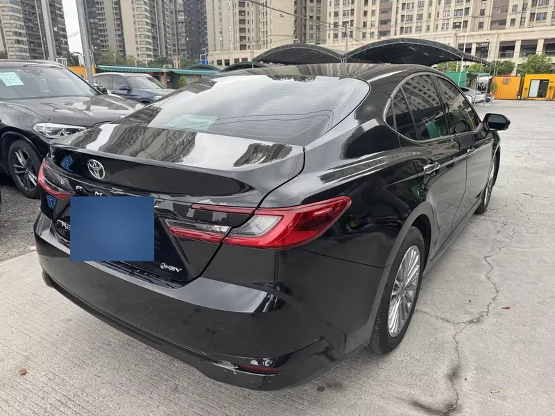 2024 Toyota Camry Hybrid 2.0HGVP Luxury — exterior photograph 7 of 9