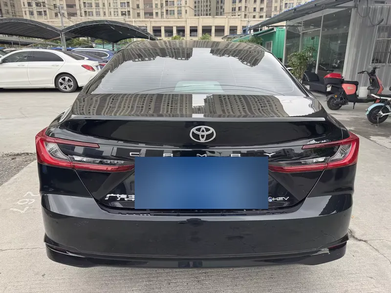 2024 Toyota Camry Hybrid 2.0HGVP Luxury — exterior photograph 9 of 9