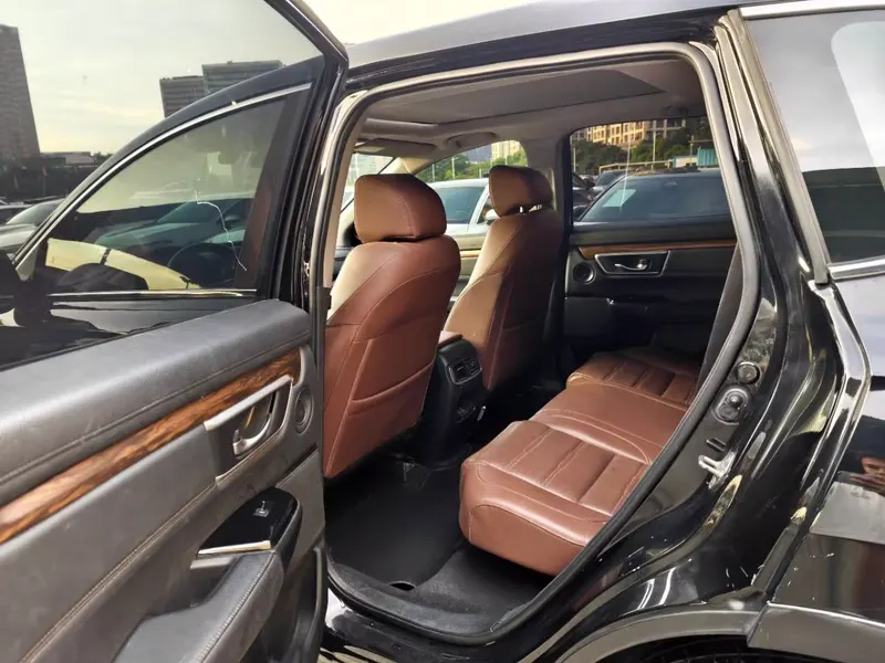 2021 Honda CR-V Hybrid 2.0L FWD — interior photograph 5 of 9
