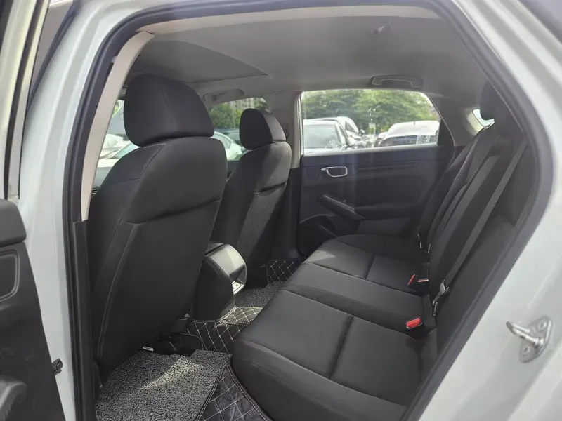 2023 Honda Civic e:HEV 2.0L eHEV — interior photograph 6 of 9