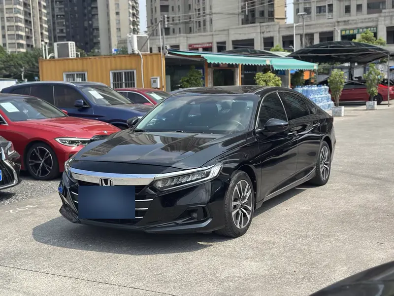2022 Honda Accord Hybrid 2.0L, front three-quarter view