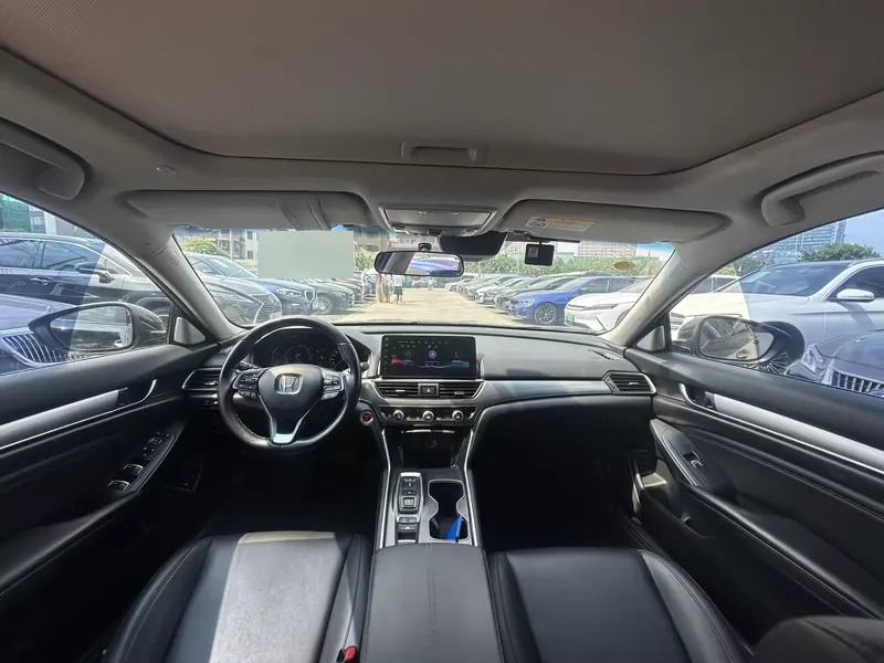 2022 Honda Accord Hybrid 2.0L — interior photograph 6 of 9
