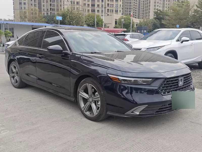 2025 Honda Accord e:PHEV 2.0L ePHEV Premium, front three-quarter view