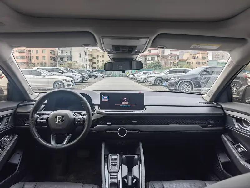 2025 Honda Accord e:PHEV 2.0L ePHEV Premium — interior photograph 5 of 9