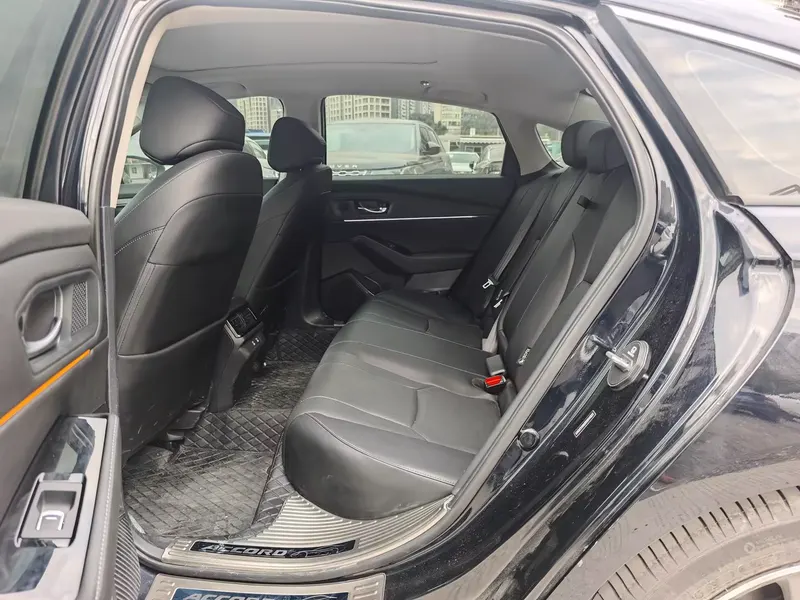 2025 Honda Accord e:PHEV 2.0L ePHEV Premium — interior photograph 6 of 9