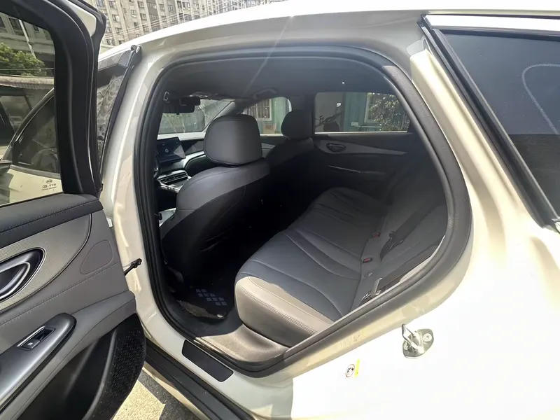 2025 BYD Seal 07 DM-i 1.5L 70km Elite — interior photograph 5 of 9