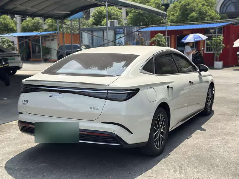 2025 BYD Seal 07 DM-i 1.5L 70km Elite — exterior photograph 8 of 9